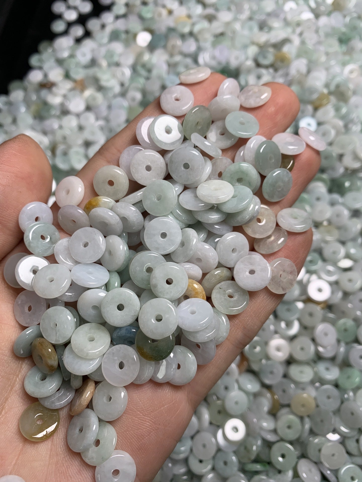 DIY jewelry craft accessories Burmese jade jade A goods small jade buckle jewelry loose beads 9MM button manufacturer wholesale jade accessories (1 piece)